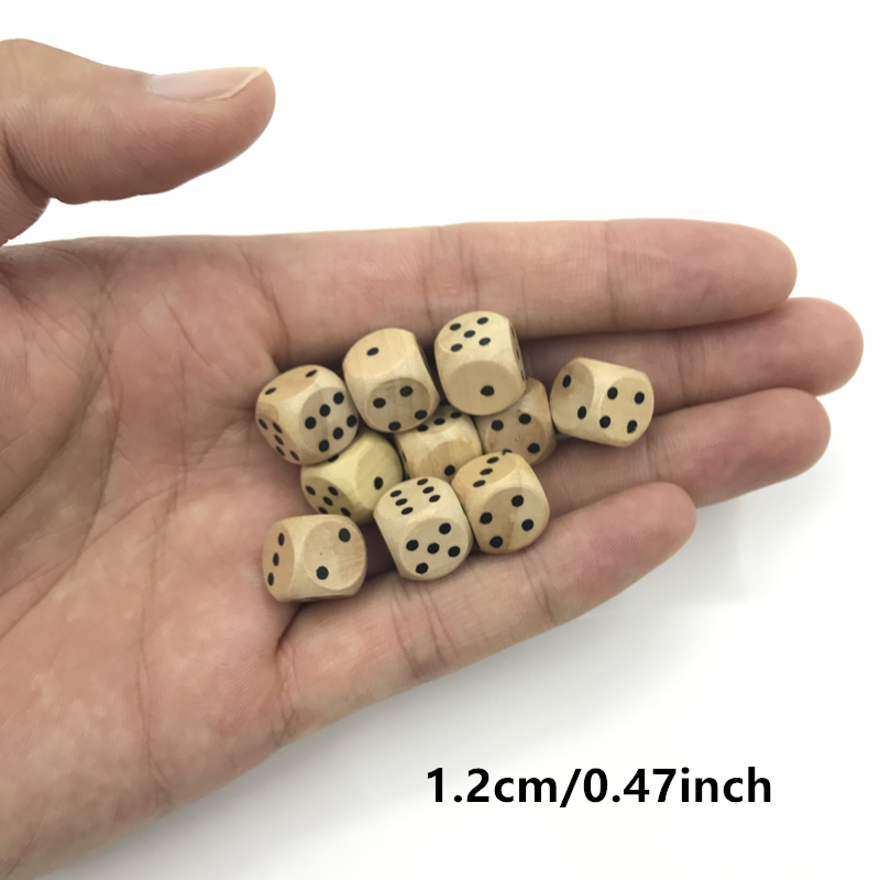 Set da 10 Dadi D6 in Legno a S - Board Game Loop recensione e prezzo